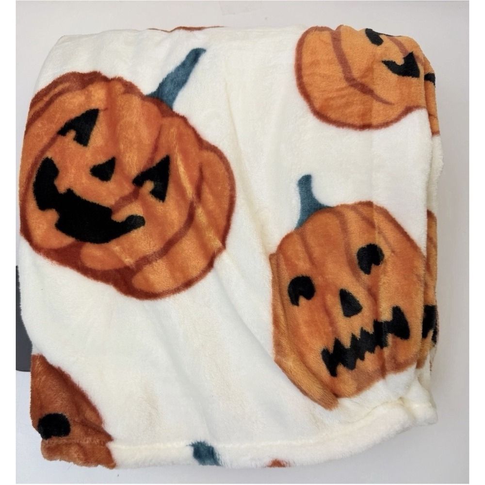 Halloween Oversized Plush Throw 50" x 70" Way To Celébrate